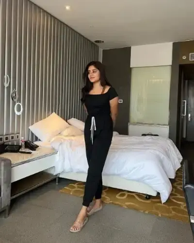 Call Girls Colonelganj Cash On Delivery