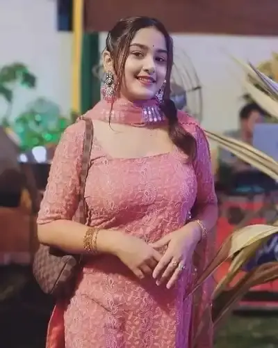 Call Girls Colonelganj Cash On Delivery